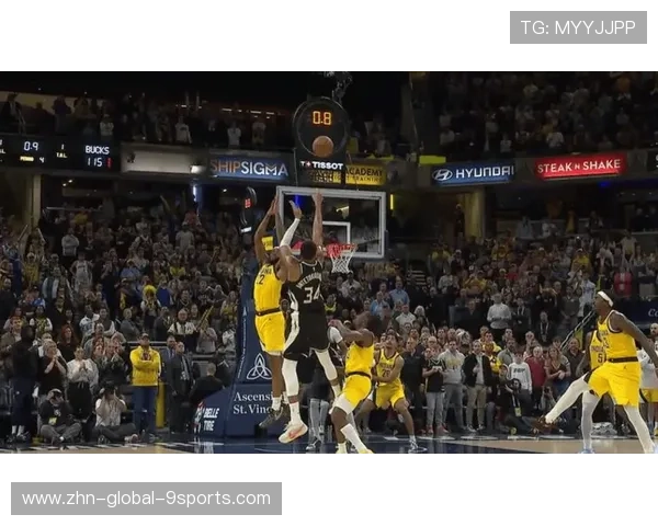 字母哥接连上演单臂暴扣，雄鹿强势打出10-0