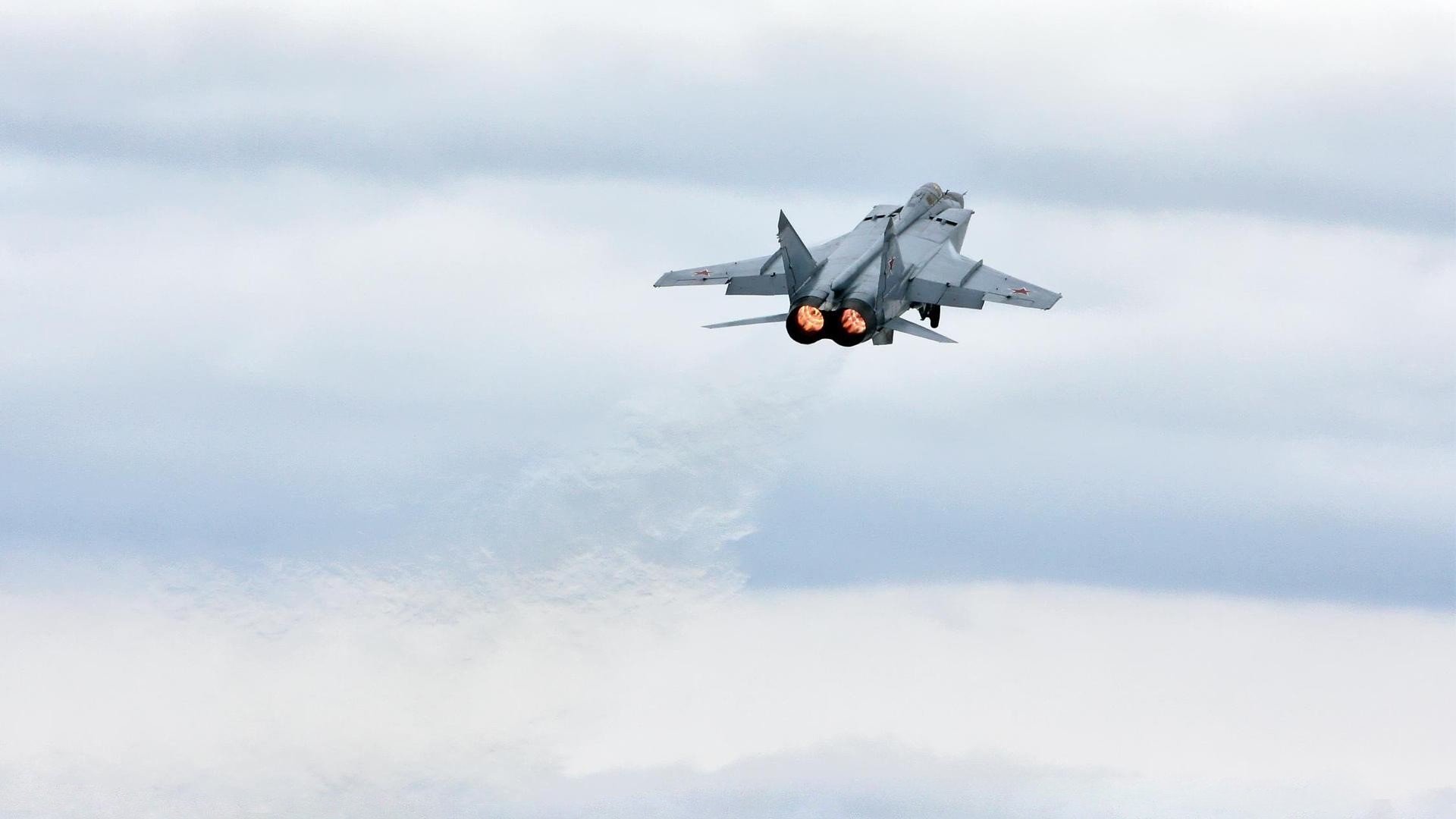 Jiu You-中国男篮保持高强度训练 提升体能水平，中国男篮身体素质太弱